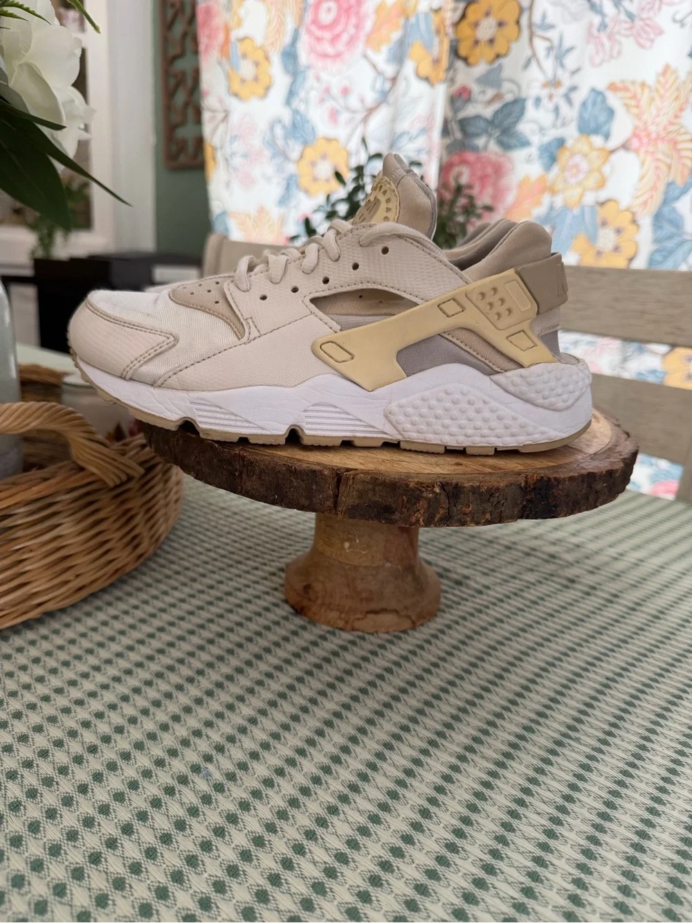 Nike Women's Air Huarache Sneakers Size 7 Beige Gold